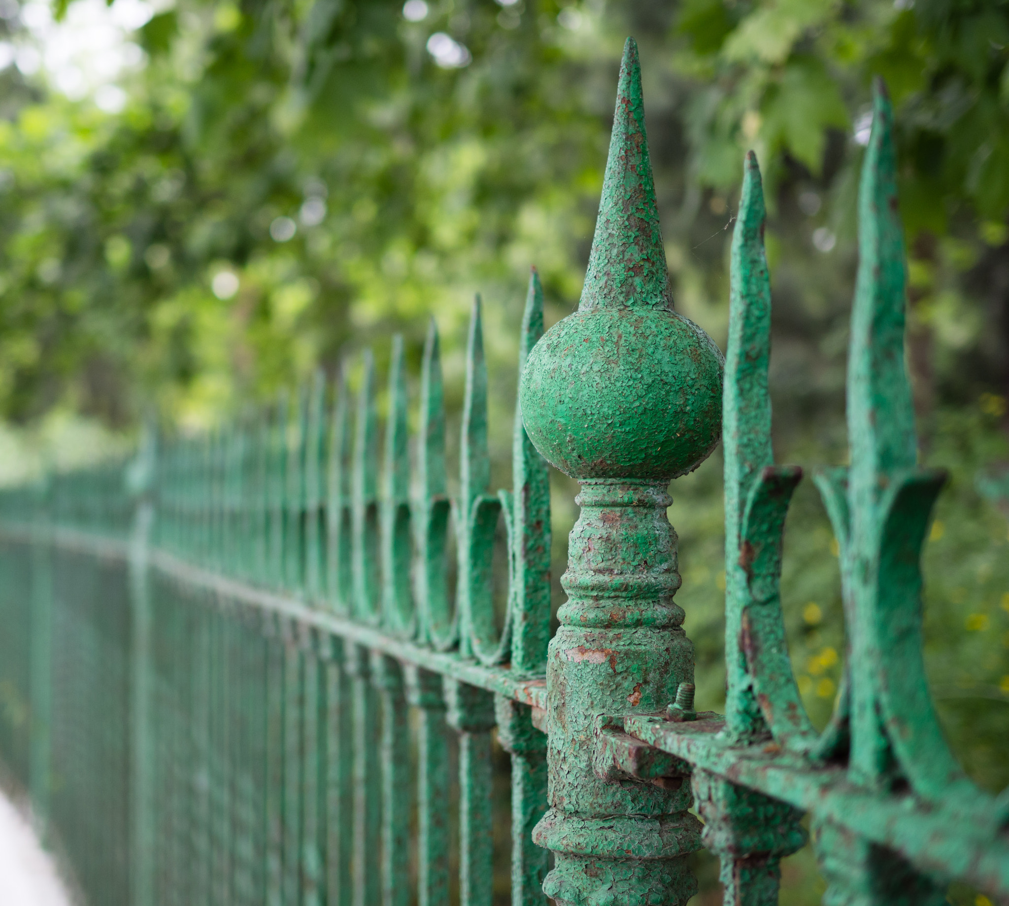 Olympus OM-D E-M10 + Olympus M.Zuiko Digital 25mm F1.8 sample photo. The gates of parque maria luisa photography