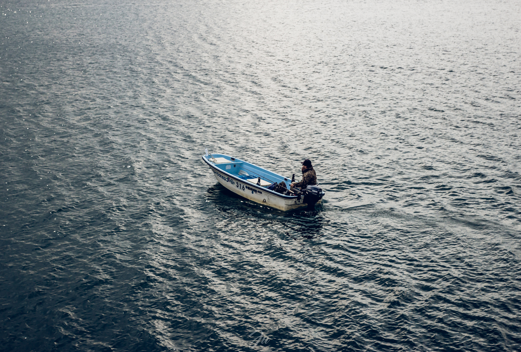 Canon EOS 100D (EOS Rebel SL1 / EOS Kiss X7) + Canon EF 17-40mm F4L USM sample photo. Man on a boat photography