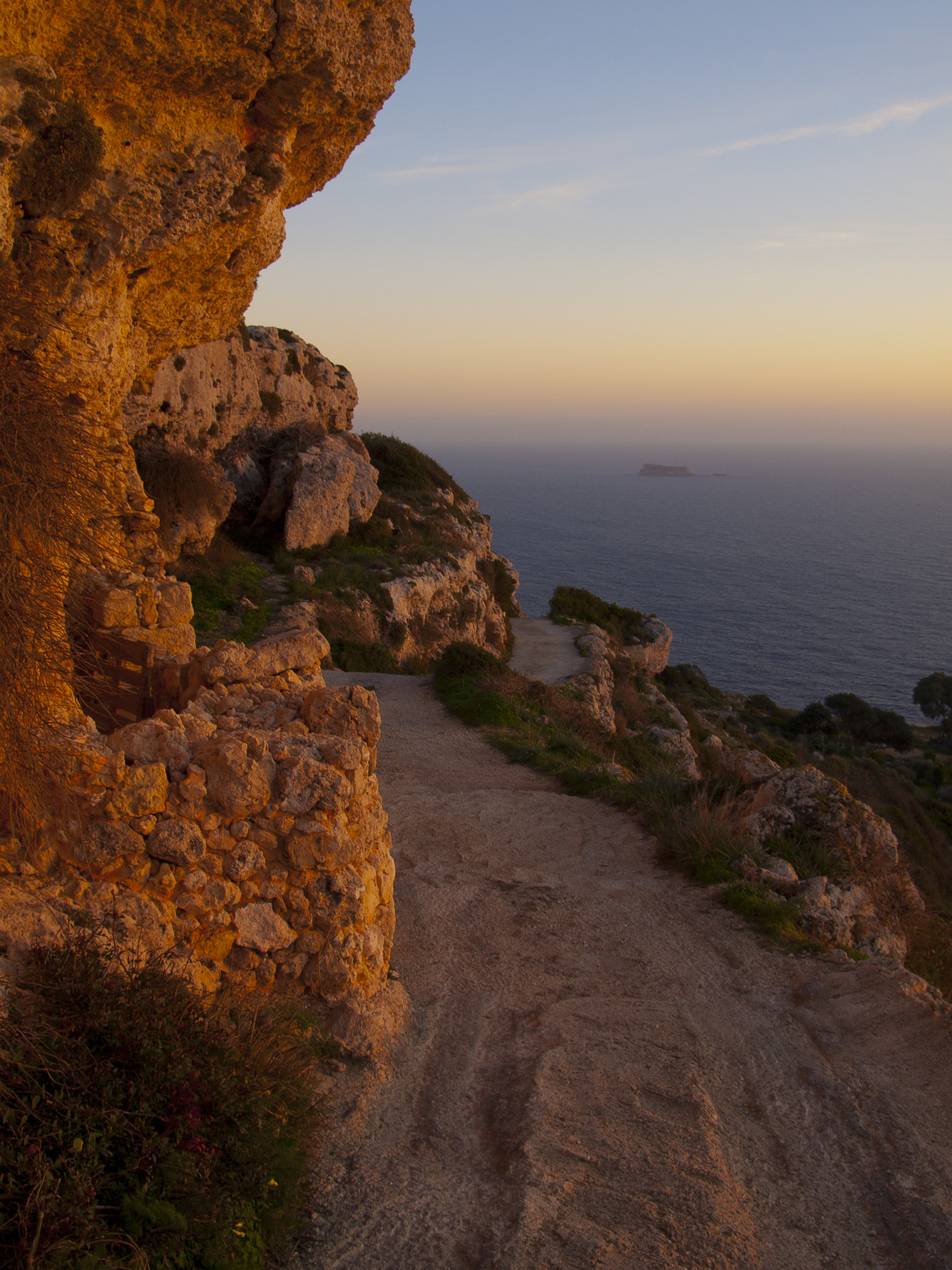 Olympus E-520 (EVOLT E-520) + SIGMA 18-50mm F2.8 DC sample photo. Maltese sunset on dingli cliffs photography