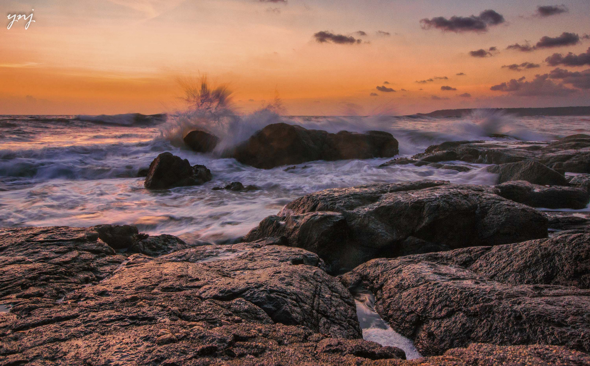 Canon EF-S 10-18mm F4.5–5.6 IS STM sample photo. Splashing sunset photography
