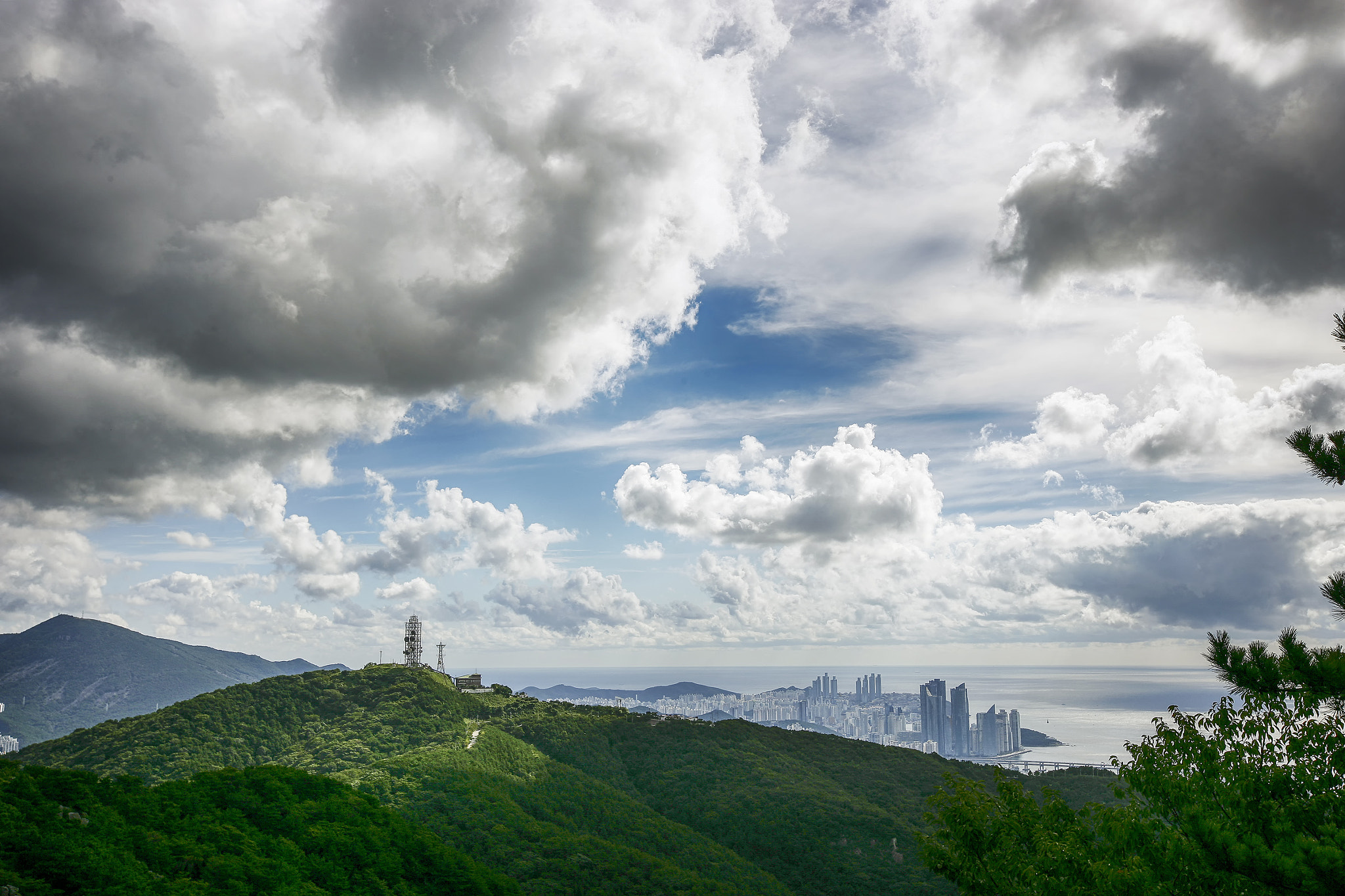 Canon EOS-1Ds Mark II + Canon EF 16-35mm F2.8L II USM sample photo. Cloudy sky & mountain photography