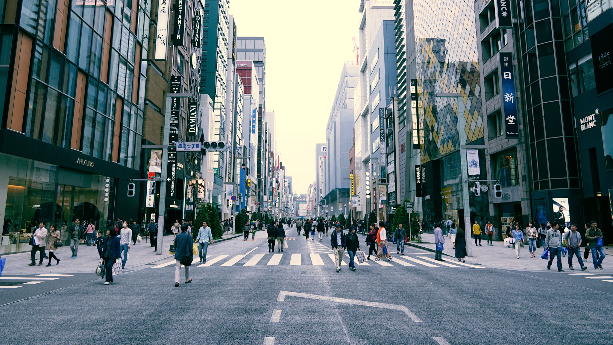 Sony a7 II + Sony FE 24-70mm F2.8 GM sample photo. Ginza photography