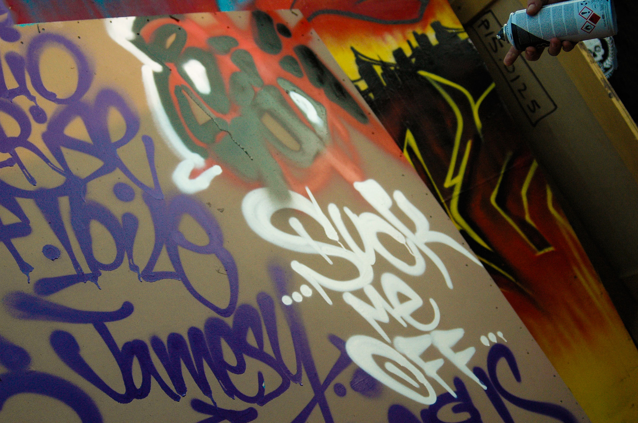 AF Zoom-Nikkor 28-80mm f/3.3-5.6G sample photo. Wall tagging photography
