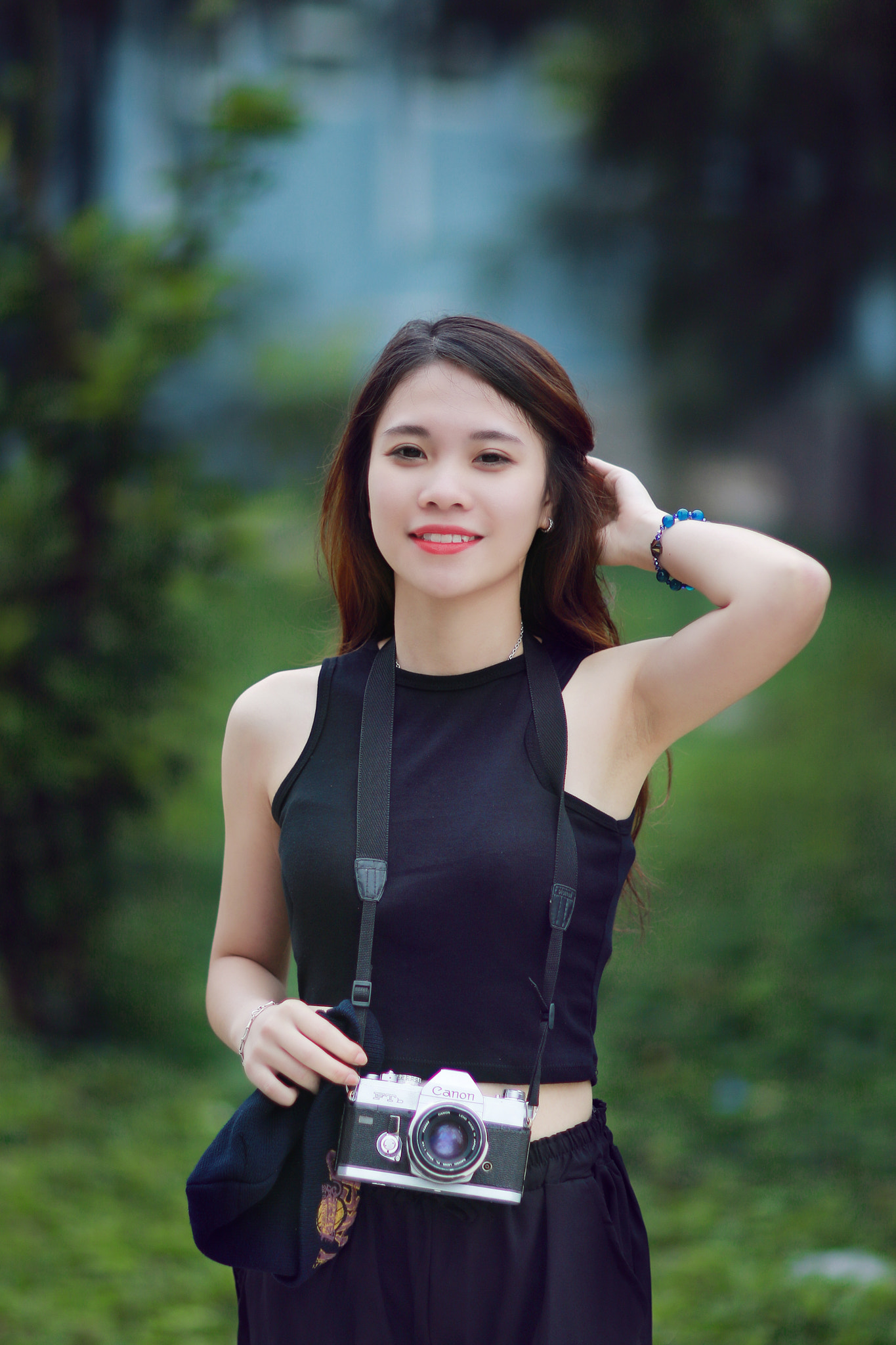 Canon EF 85mm F1.2L II USM sample photo. Green photography