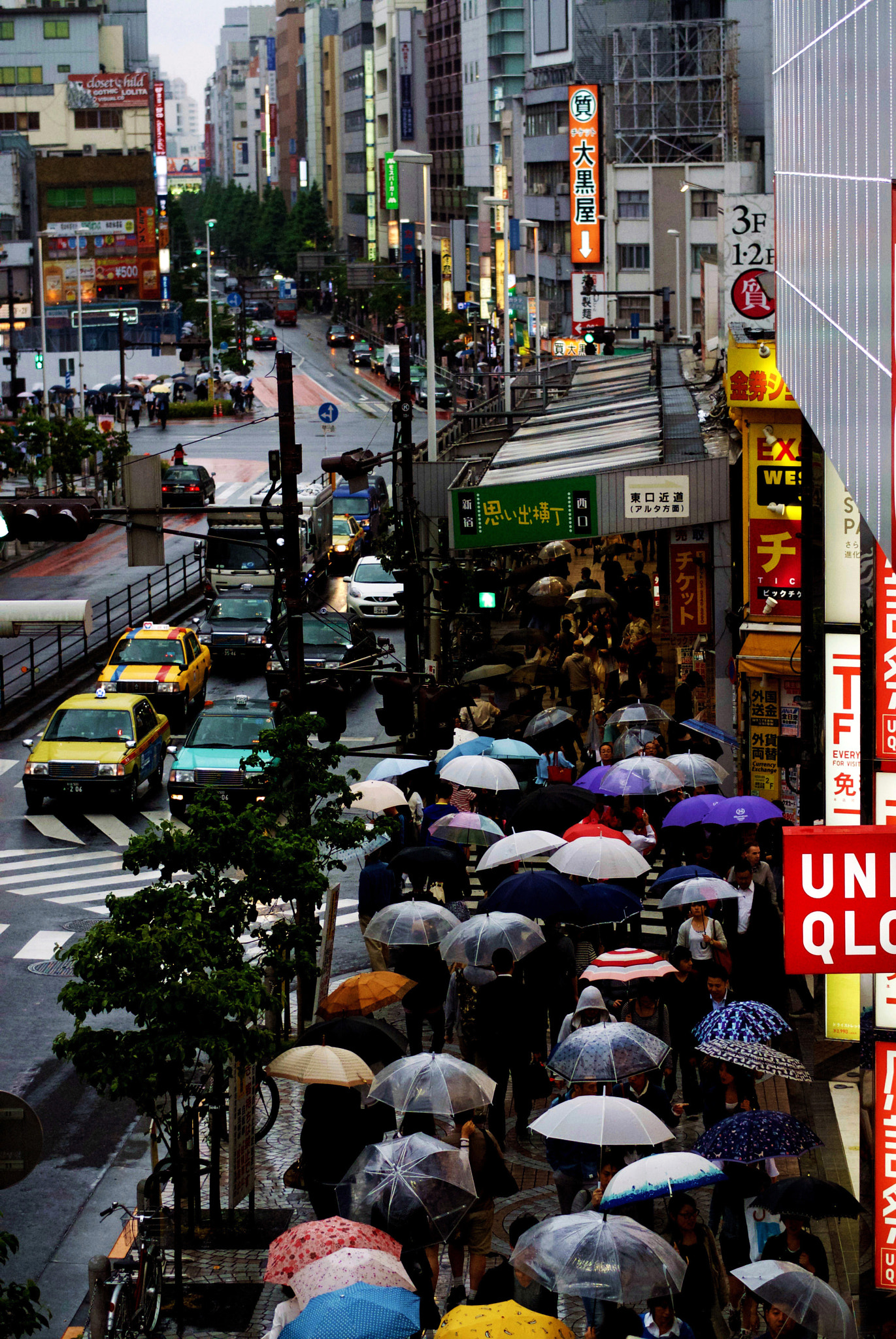 Nikon 1 Nikkor 32mm F1.2 sample photo. Rainy photography