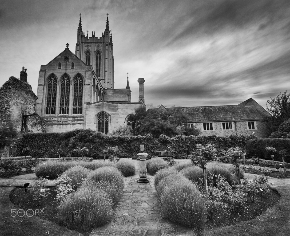 Canon EOS 550D (EOS Rebel T2i / EOS Kiss X4) sample photo. St edmundsbury cathedral photography