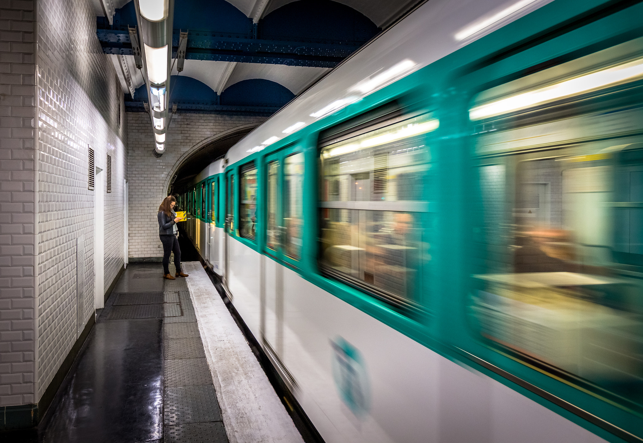 Canon EF-S 10-18mm F4.5–5.6 IS STM sample photo. Paris by train photography