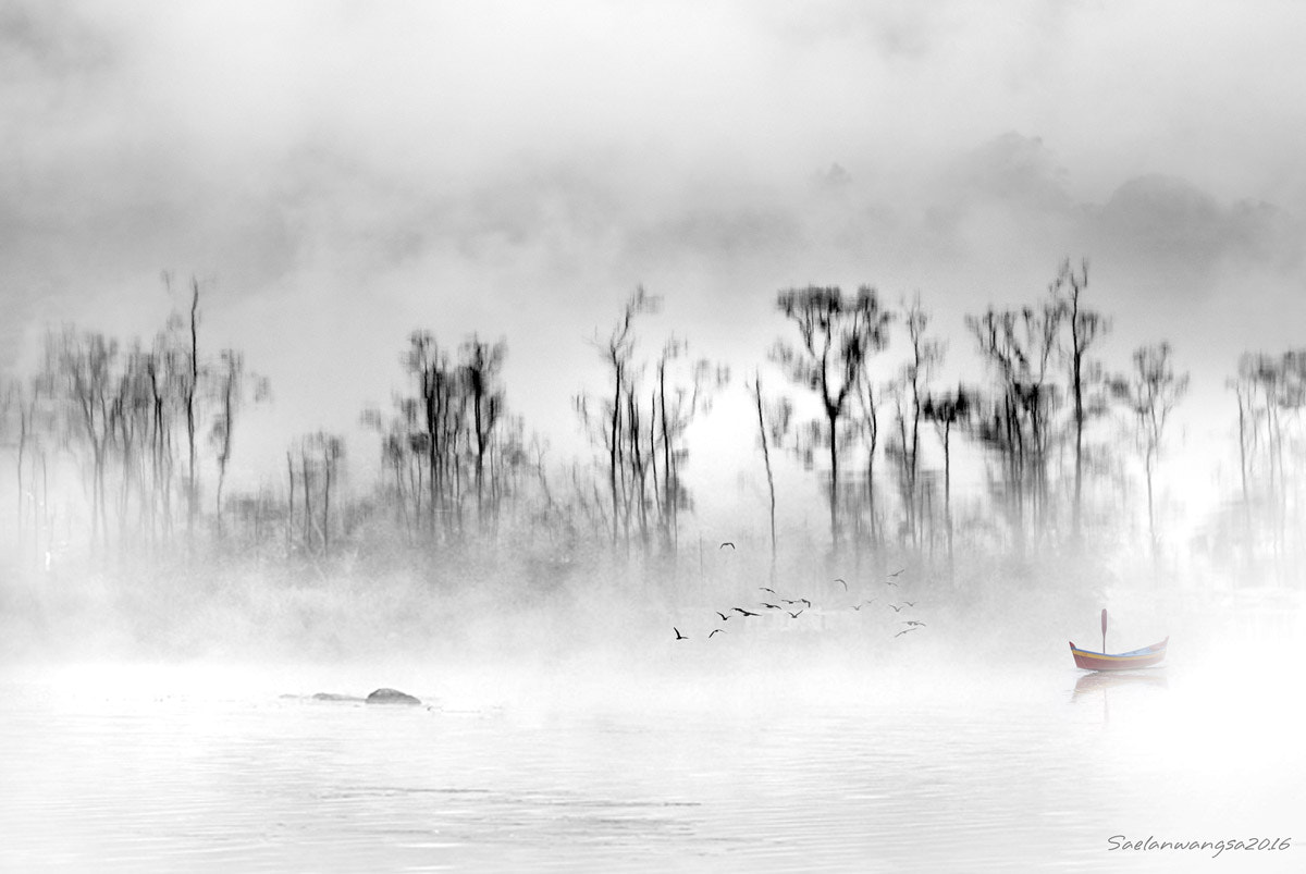 Pentax K10D sample photo. Red boat photography