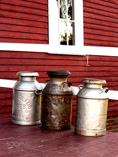 Nikon D700 + AF Nikkor 70-210mm f/4-5.6 sample photo. Rusty milk can. photography