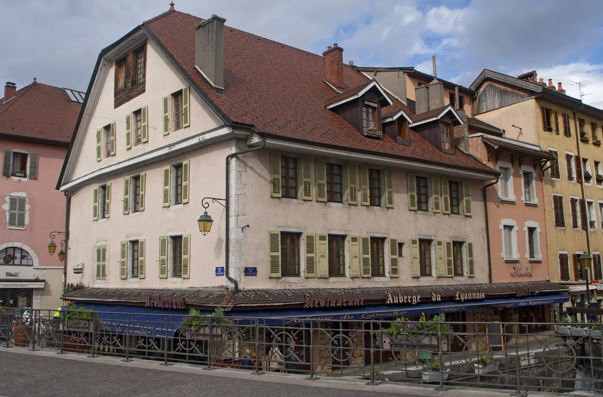 Canon EF 20-35mm F3.5-4.5 USM sample photo. Hotel auberge du lyonnais (annecy) photography