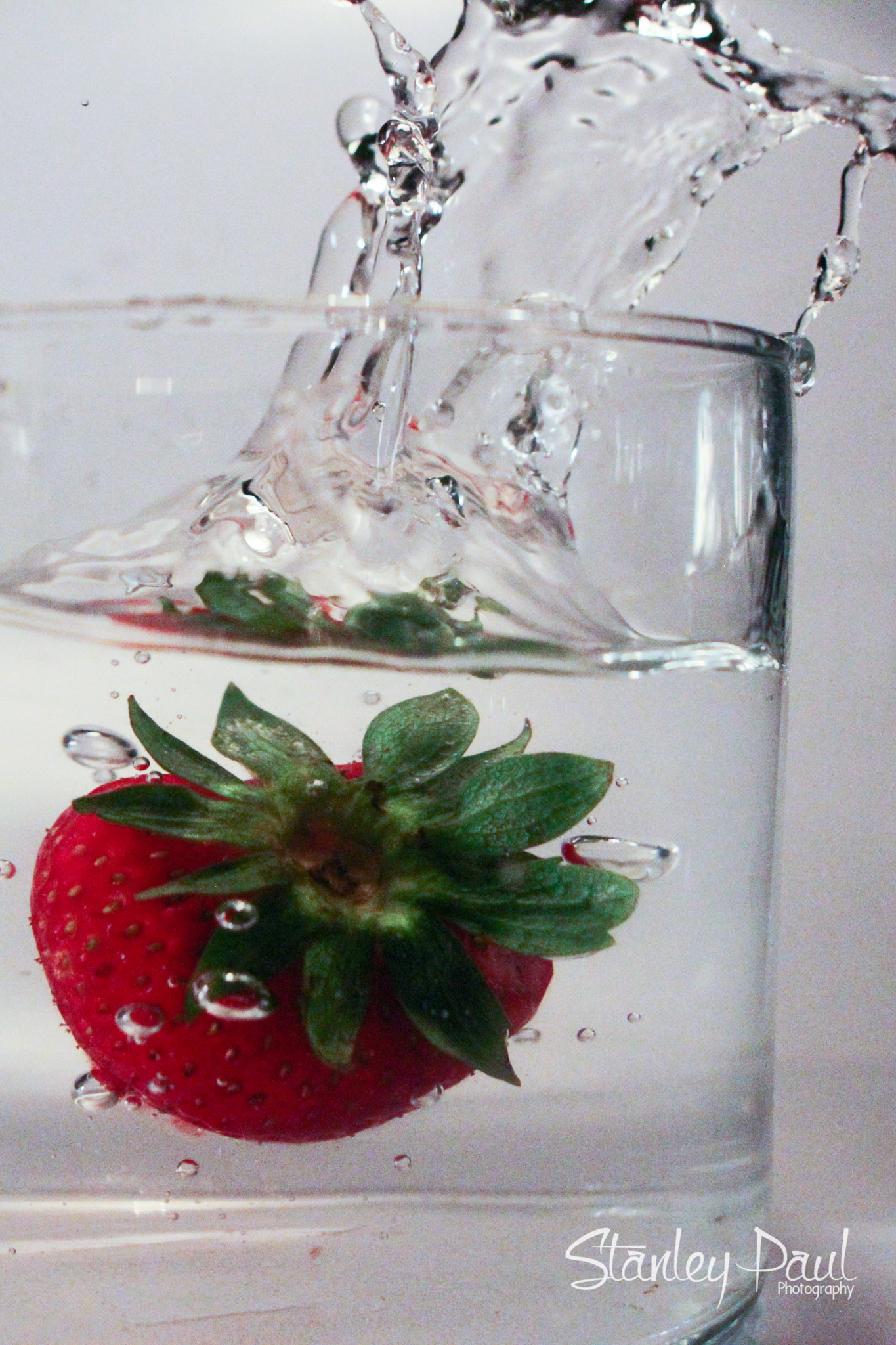 Sigma 28mm f/1.8 DG Macro EX sample photo. Strawberry splash photography