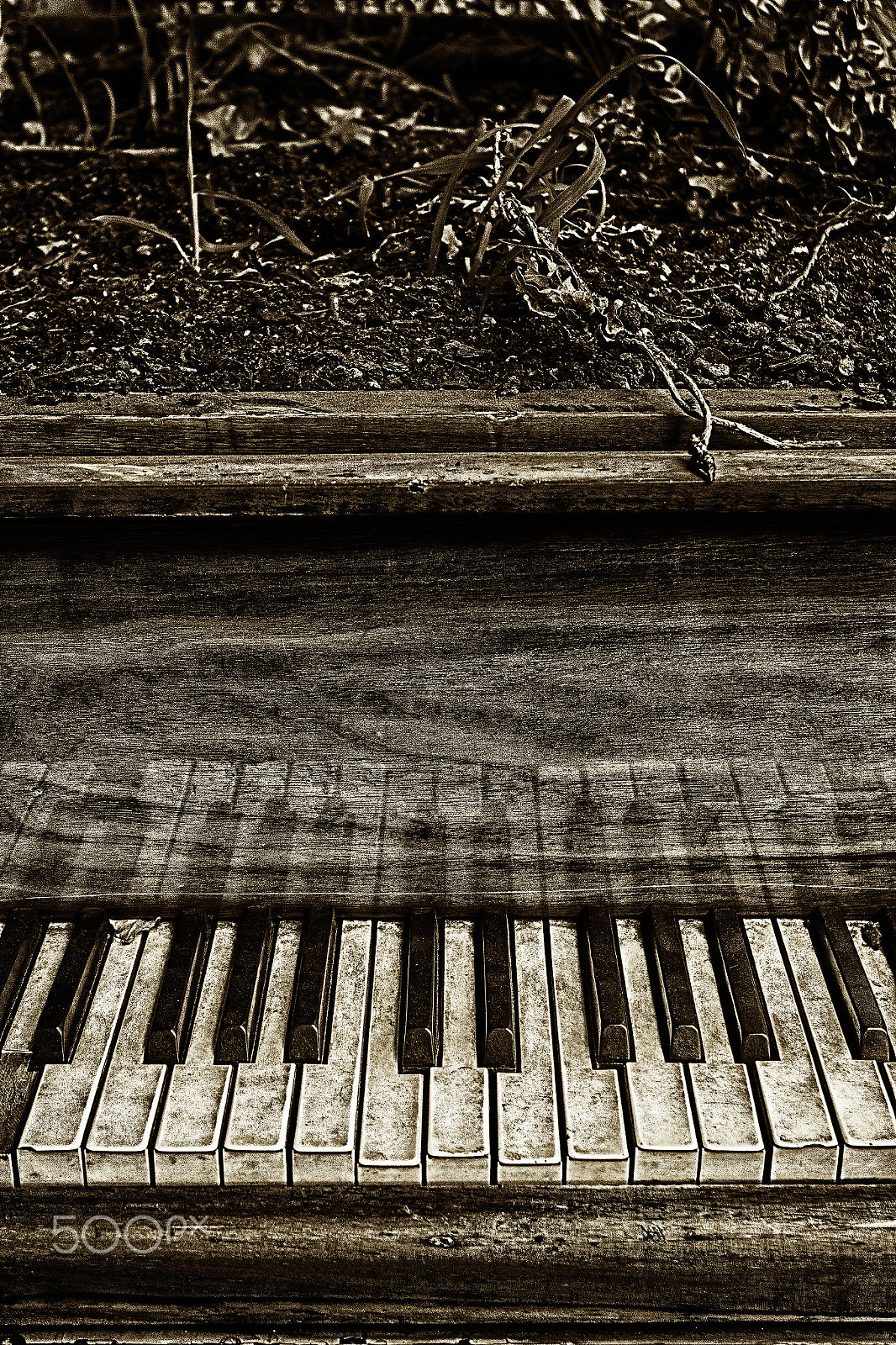Samsung NX 20-50mm F3.5-5.6 ED sample photo. Piano photography