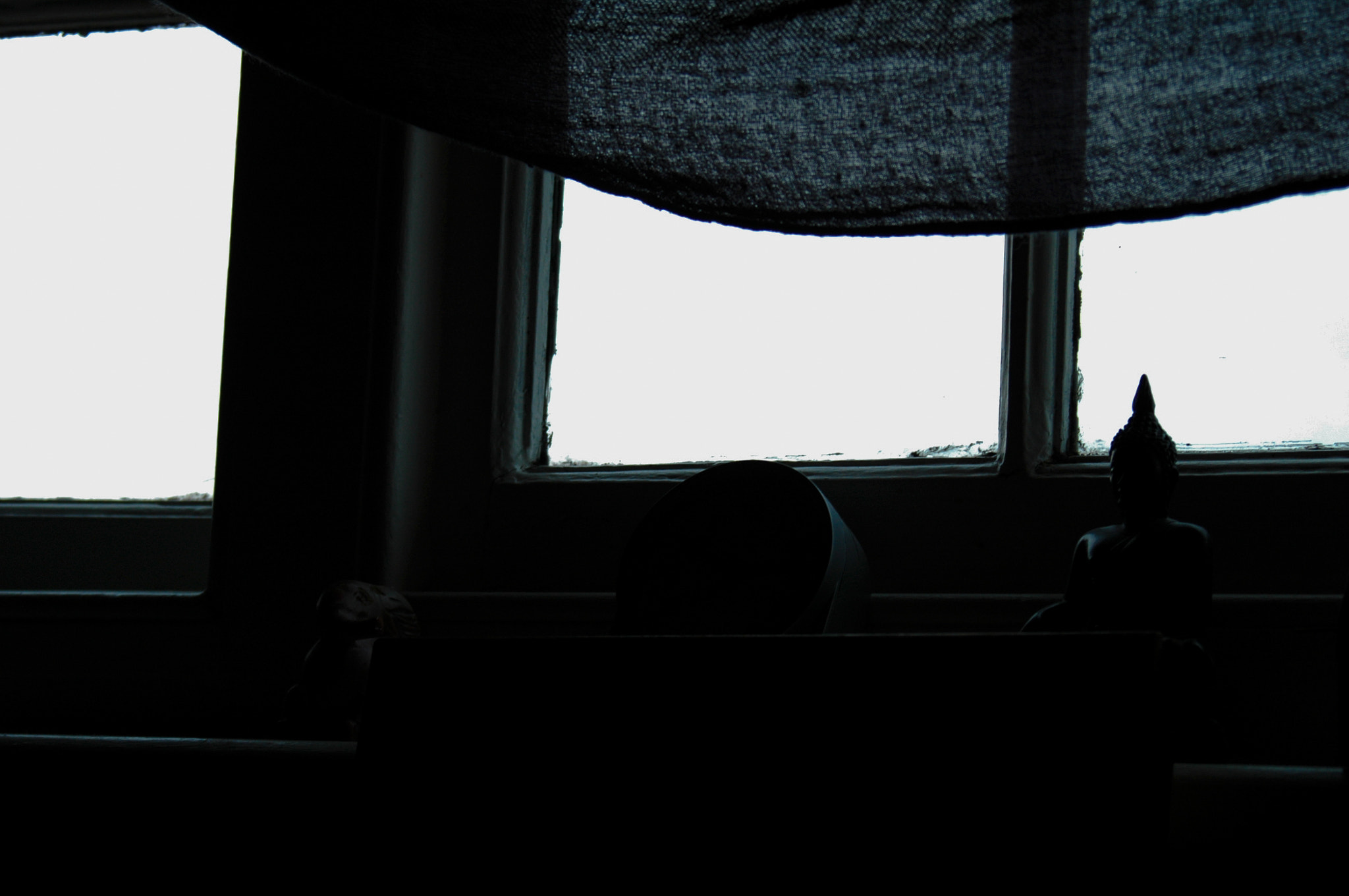AF Zoom-Nikkor 28-80mm f/3.3-5.6G sample photo. Rainy day from inside photography