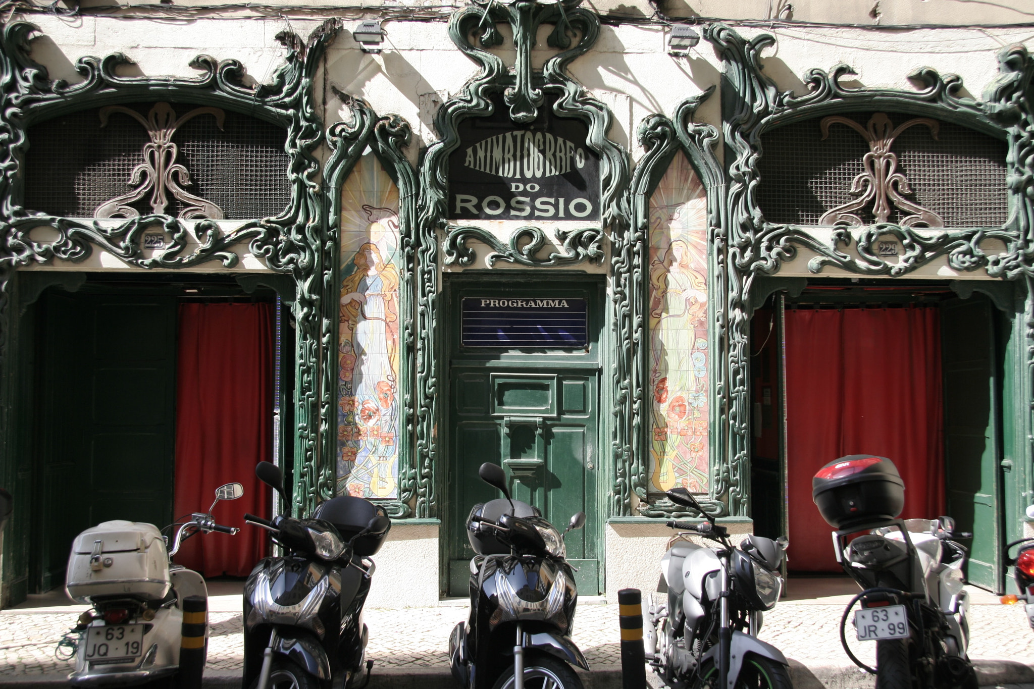 Canon EF-S 17-85mm F4-5.6 IS USM sample photo. Lisbon beauty.jpg photography