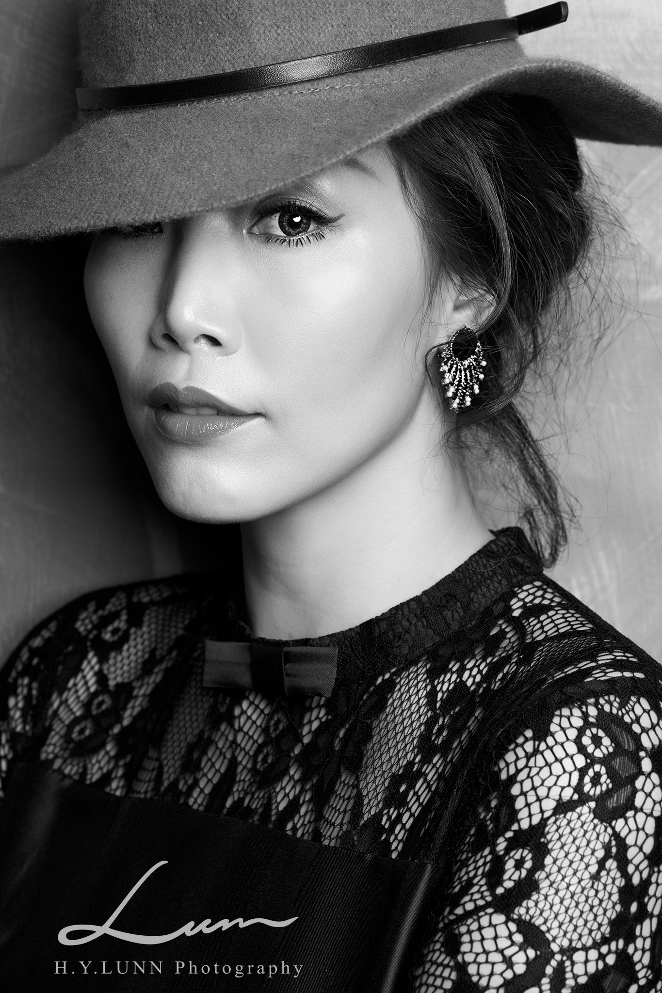 90mm F2.8 sample photo. Feather photography