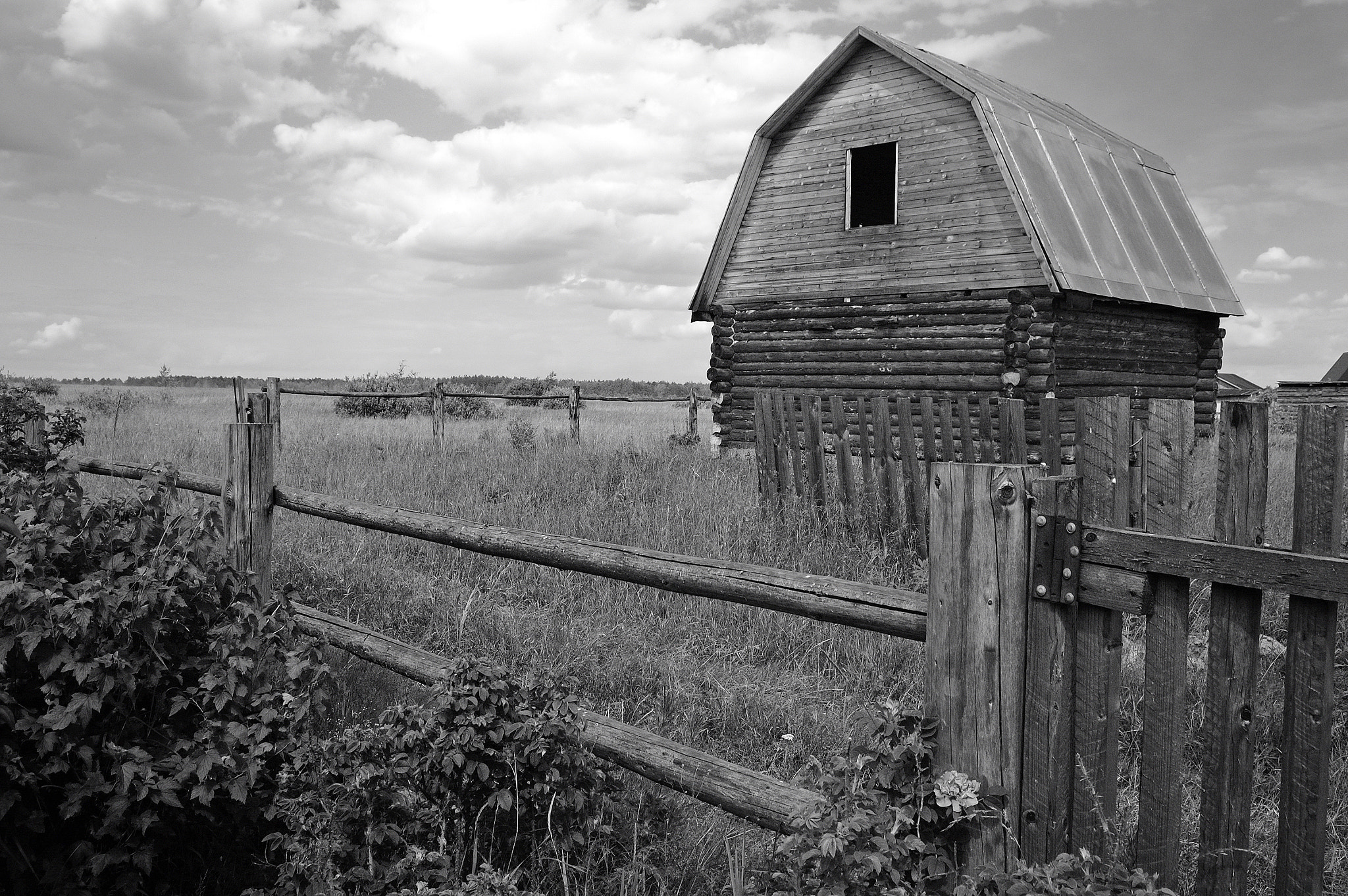 Nikon D70s sample photo. A house on the outskirts photography