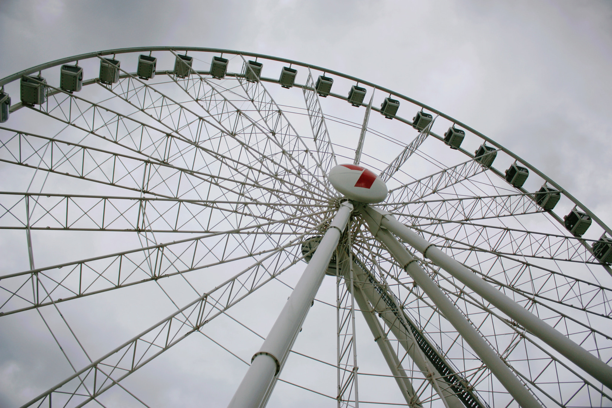 Canon EF-S 18-55mm F3.5-5.6 IS sample photo. A big wheel photography