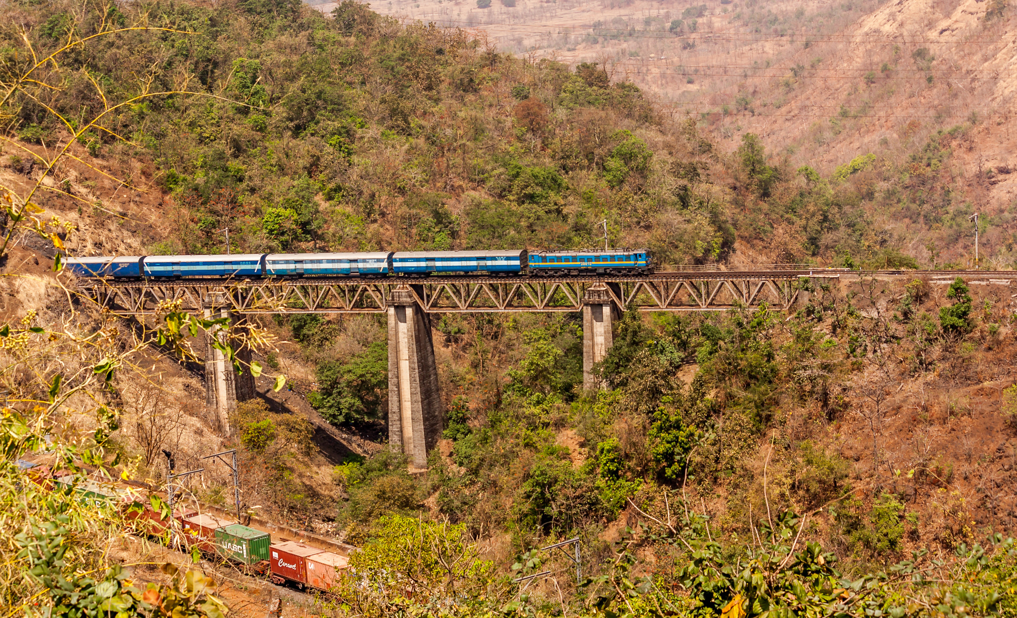 Canon EOS 1000D (EOS Digital Rebel XS / EOS Kiss F) + Canon EF-S 55-250mm F4-5.6 IS II sample photo. Indian railways on bridge photography