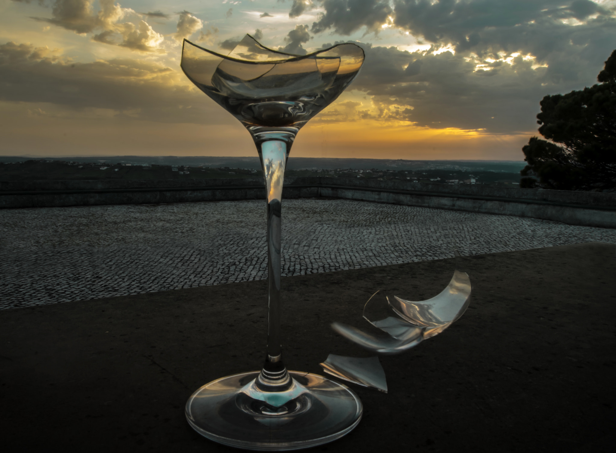 Nikon AF-S Nikkor 17-35mm F2.8D ED-IF sample photo. "the broken glass ..." photography