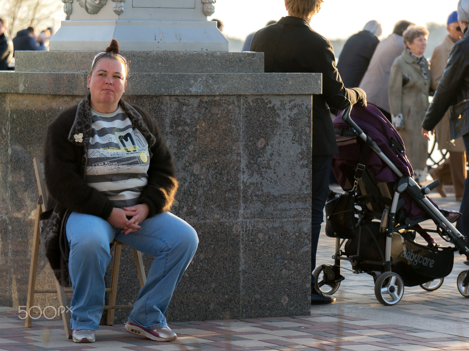 Sony Alpha NEX-5R + Sony E 55-210mm F4.5-6.3 OSS sample photo. Toys seller photography