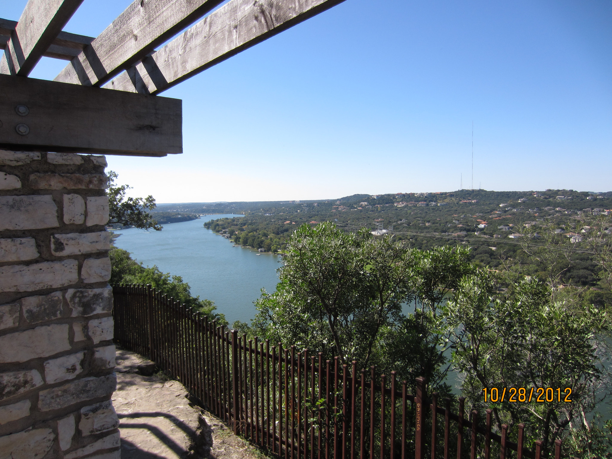 Canon PowerShot ELPH 300 HS (IXUS 220 HS / IXY 410F) sample photo. Lake photography