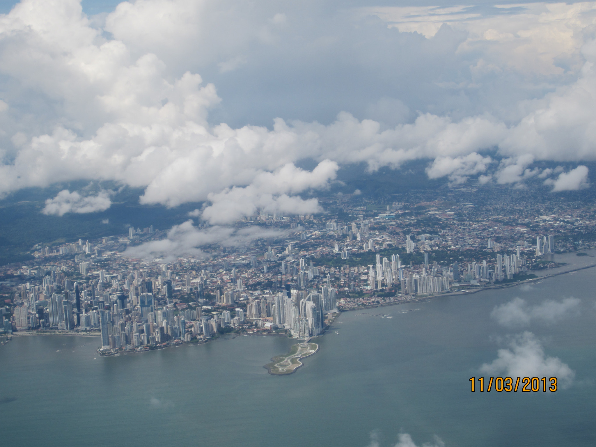 Canon PowerShot ELPH 300 HS (IXUS 220 HS / IXY 410F) sample photo. Panama city photography