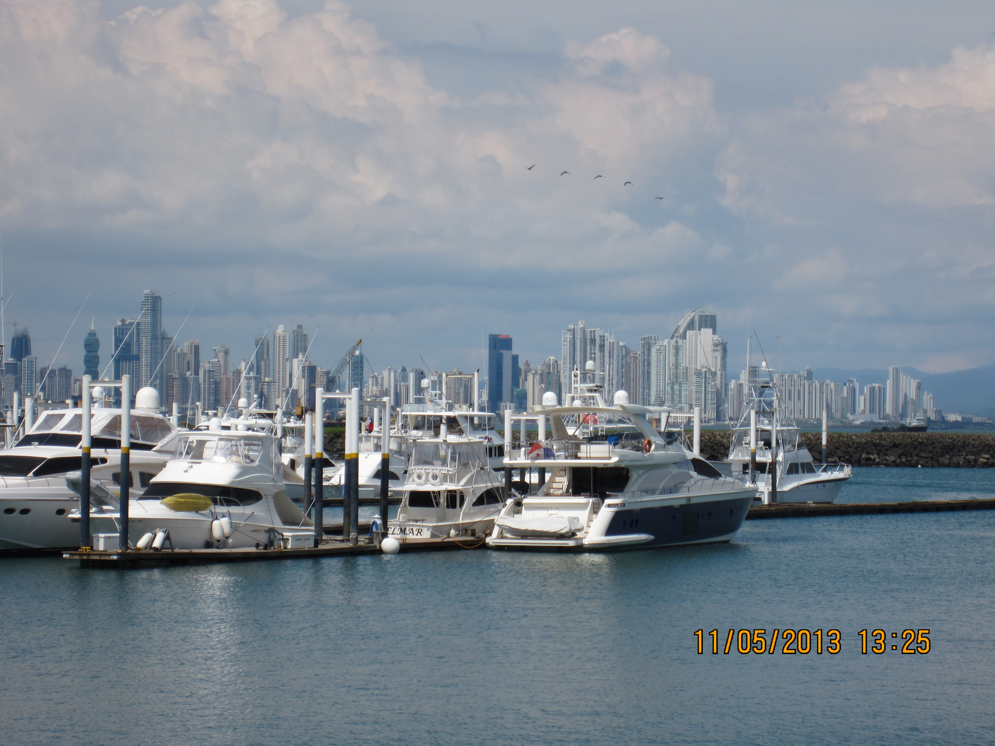 Canon PowerShot ELPH 300 HS (IXUS 220 HS / IXY 410F) sample photo. Panama photography