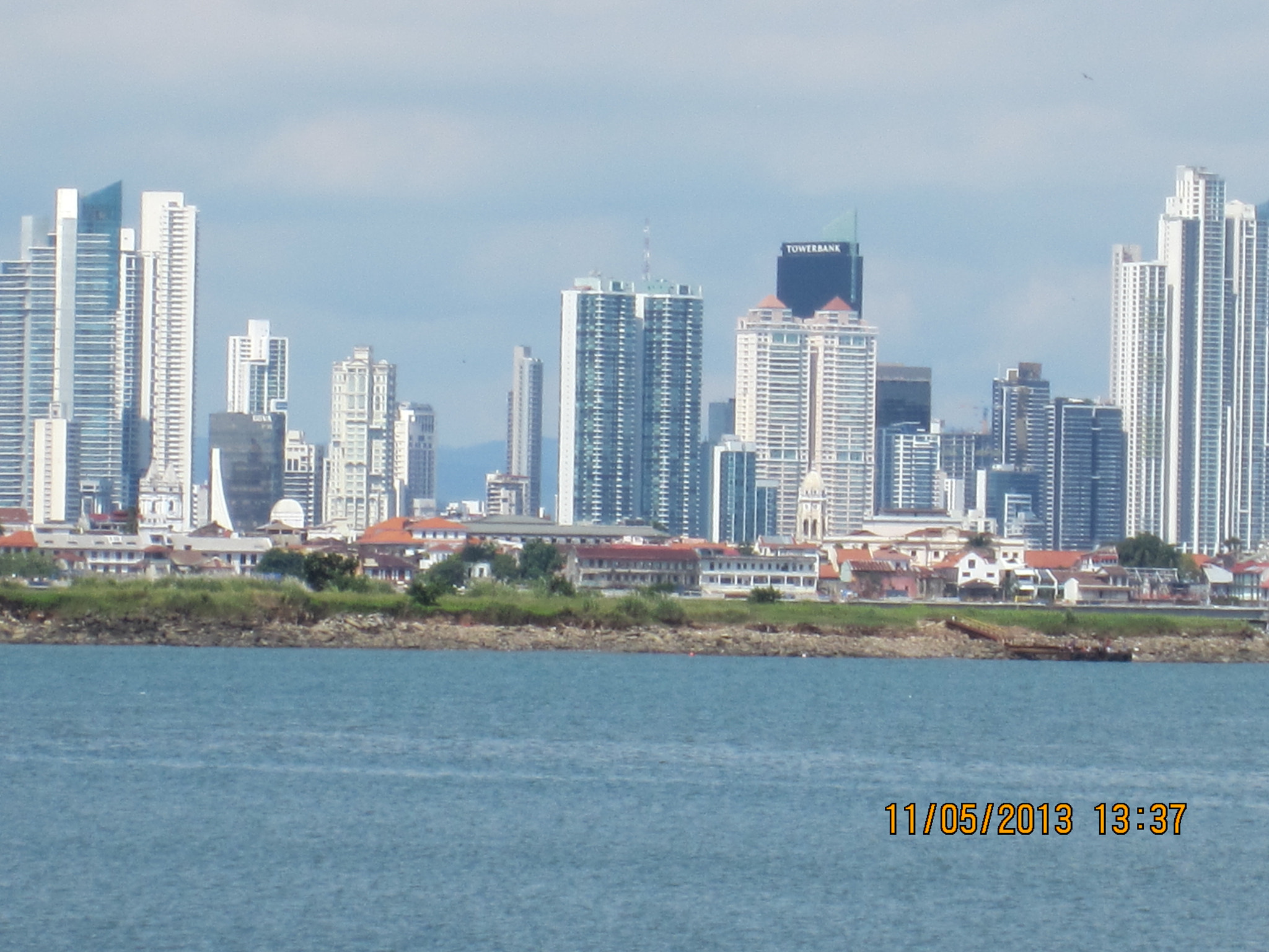 Canon PowerShot ELPH 300 HS (IXUS 220 HS / IXY 410F) sample photo. Panama city photography