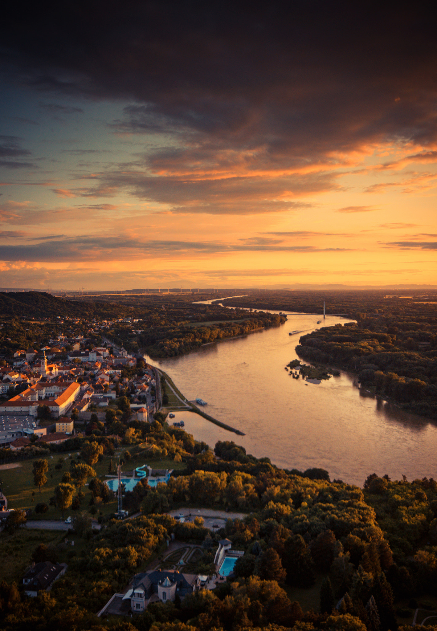 Sigma AF 10-20mm F4-5.6 EX DC sample photo. Hainburg an donau photography
