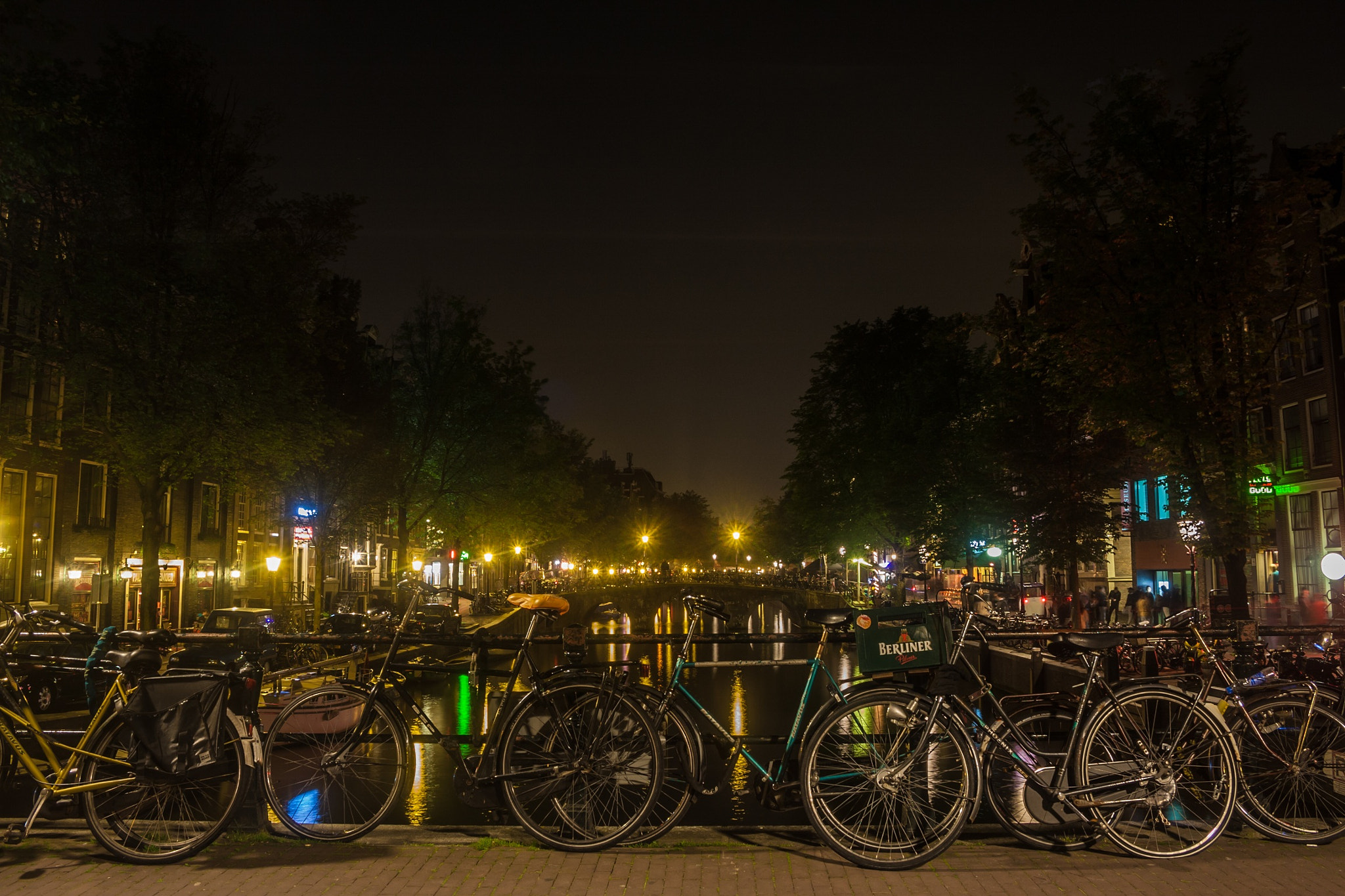 Sigma 18-50mm f/3.5-5.6 DC sample photo. Greetings from amsterdam photography