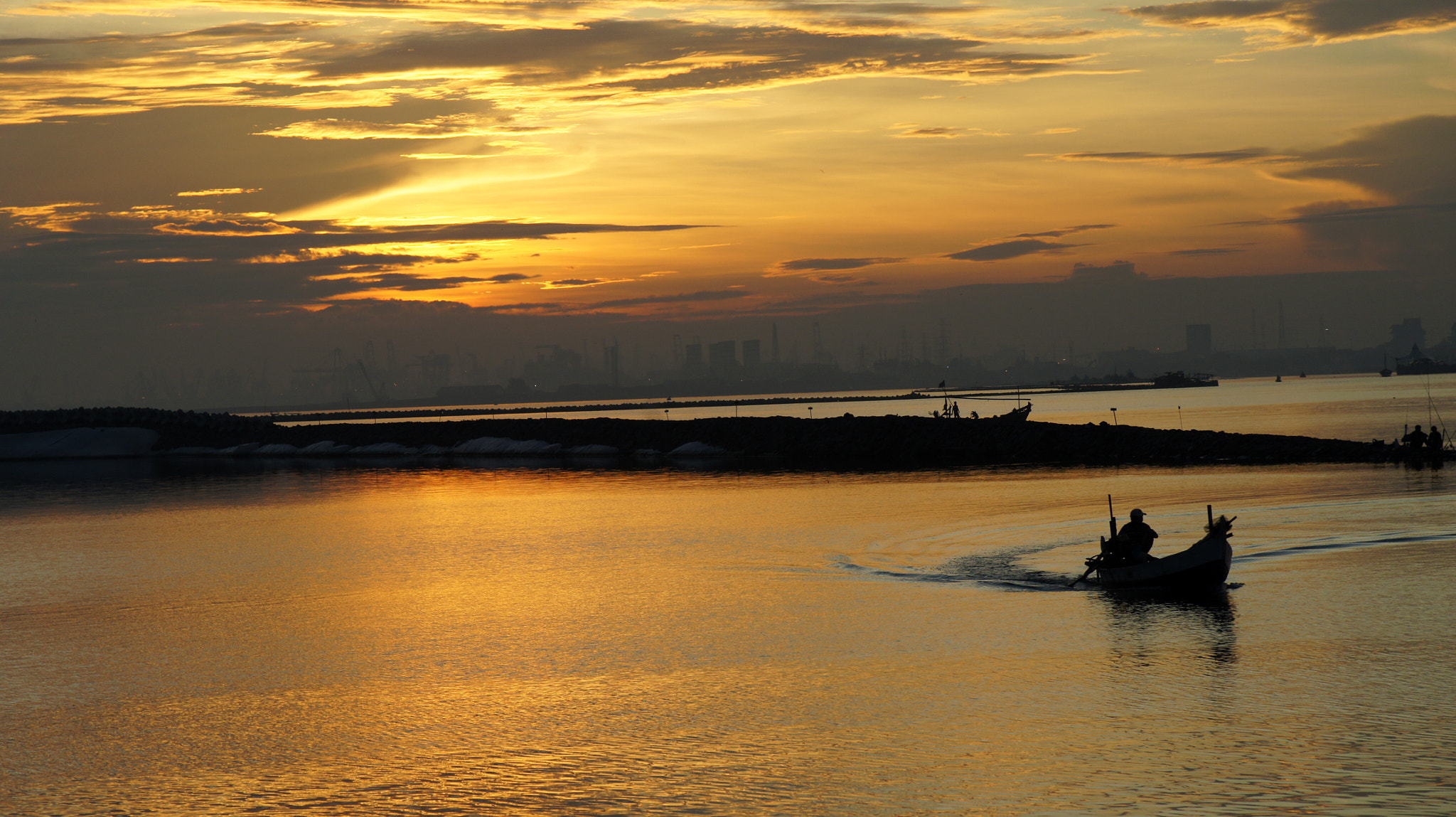 Sony Alpha NEX-5 + Sony Vario-Tessar T* E 16-70mm F4 ZA OSS sample photo. Sunrise at ancol beach photography