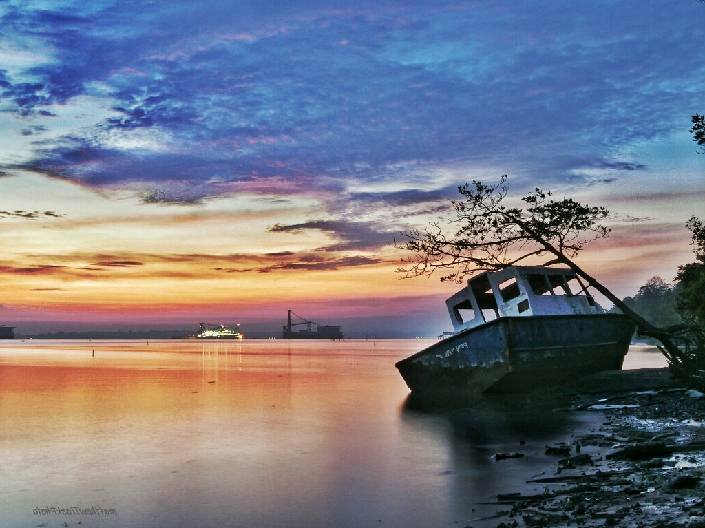 CASIO EX-100 sample photo. The ship photography