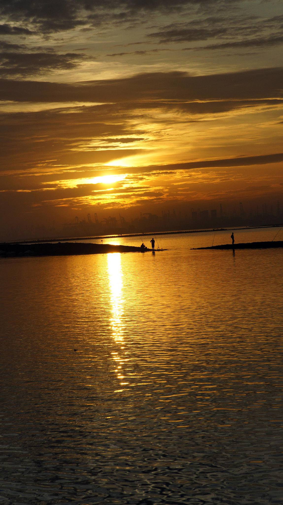 Sony Alpha NEX-5 + Sony Vario-Tessar T* E 16-70mm F4 ZA OSS sample photo. The beautiful sunrise in ancol photography