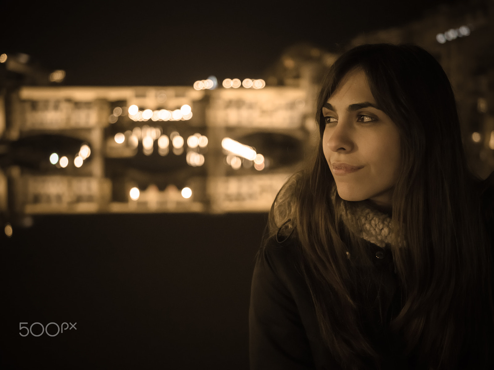 Panasonic Lumix DMC-GH3 + LUMIX G 25/F1.7 sample photo. Woman smiling next to the old bridge in florence at night photography