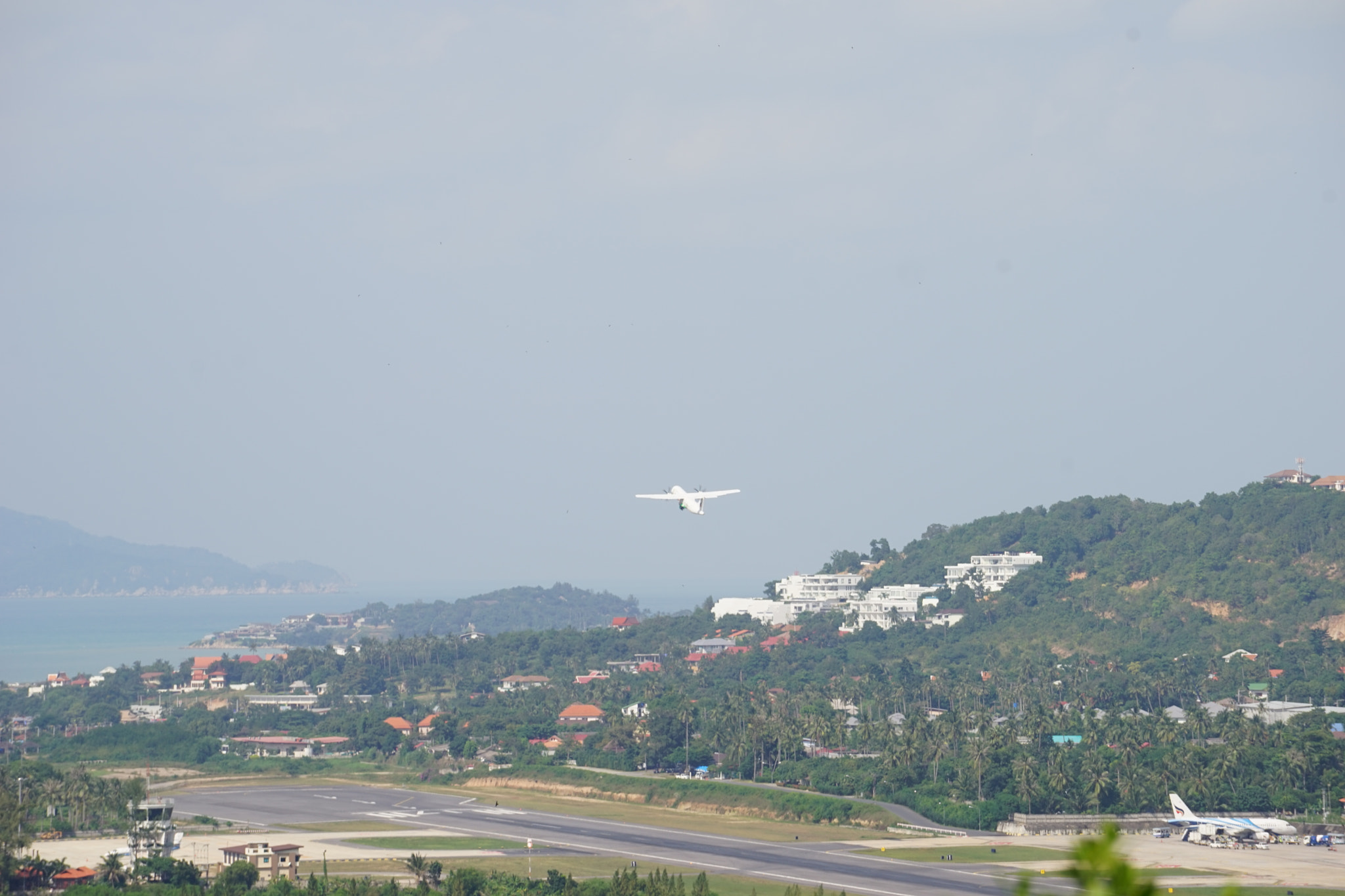 Sony a7 + Sony FE 70-200mm F4 G OSS sample photo. Taking off to paradise photography