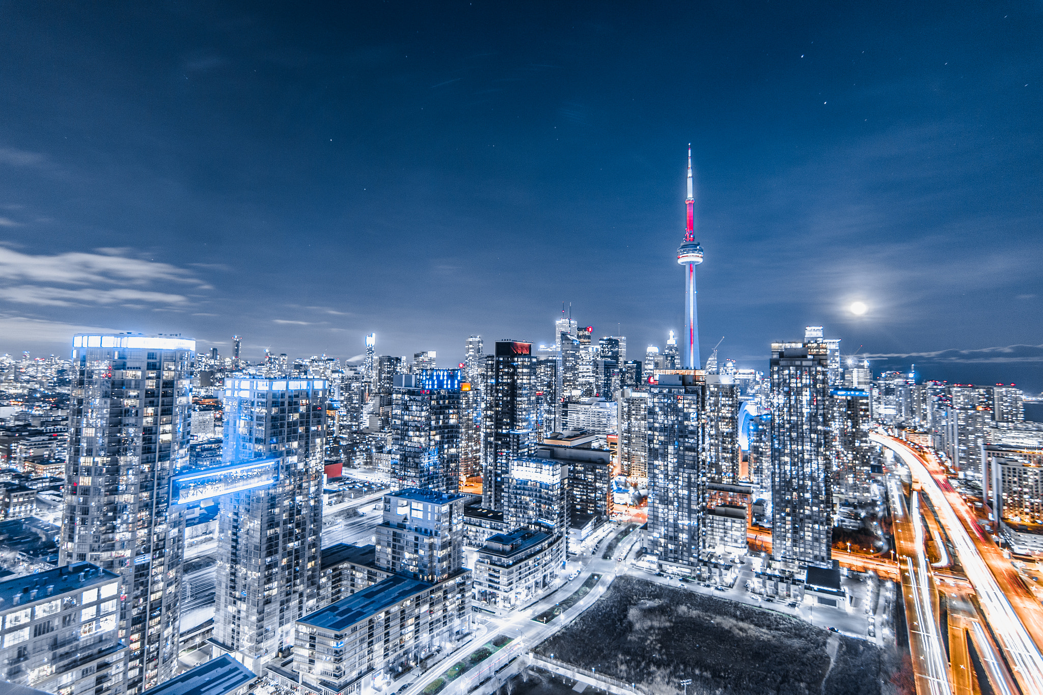 Canon EOS 1200D (EOS Rebel T5 / EOS Kiss X70 / EOS Hi) sample photo. Toronto at night photography