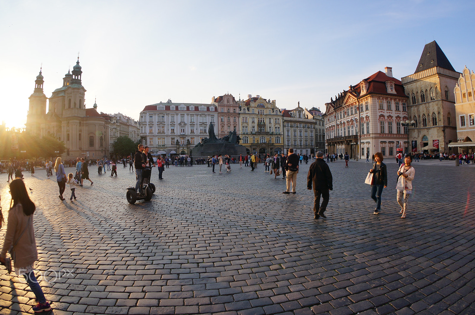 Sony Alpha NEX-5R + Sony E 20mm F2.8 sample photo. Prague's old town square photography