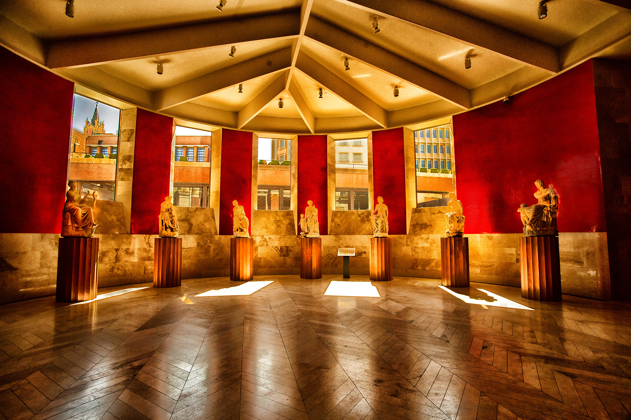 Sony Alpha DSLR-A850 + Minolta AF 17-35mm F2.8-4 (D) sample photo. Spanish museum photography