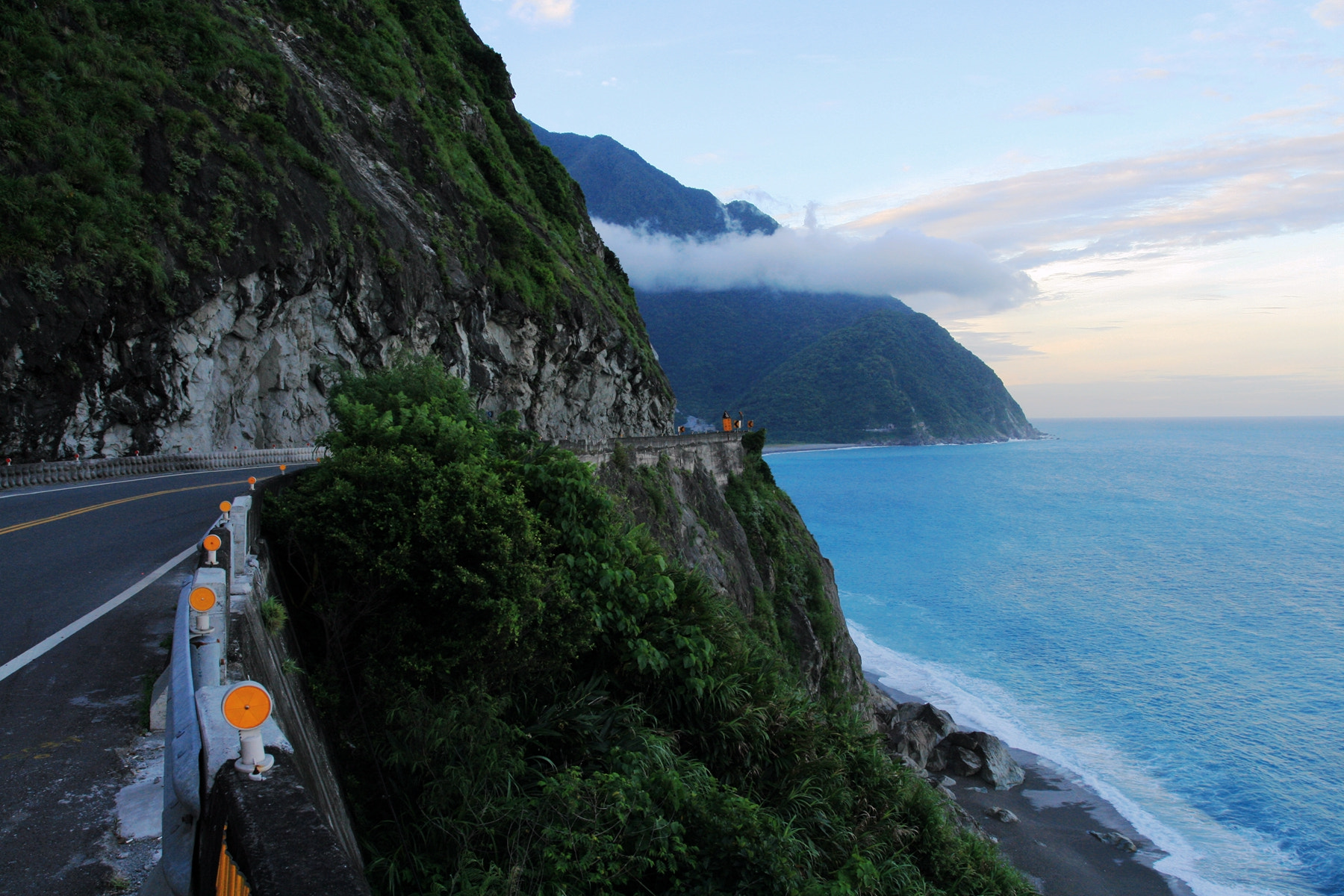 Canon EOS 400D (EOS Digital Rebel XTi / EOS Kiss Digital X) sample photo. Su-ao hualien highway photography