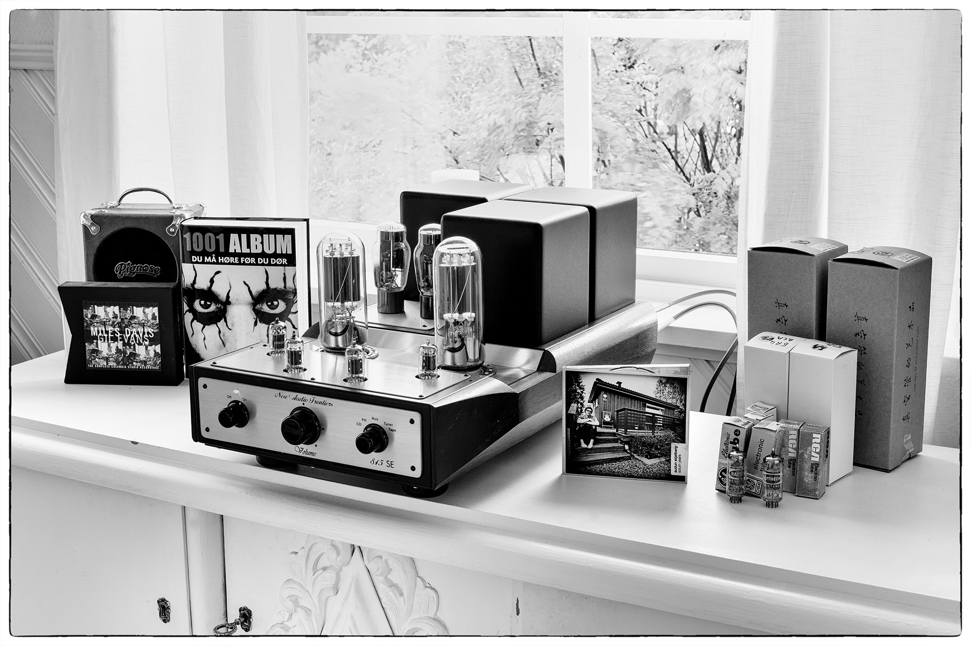 Leica M9 + Noctilux-M 50mm f/1 sample photo. New audio frontiers 845se special edition photography