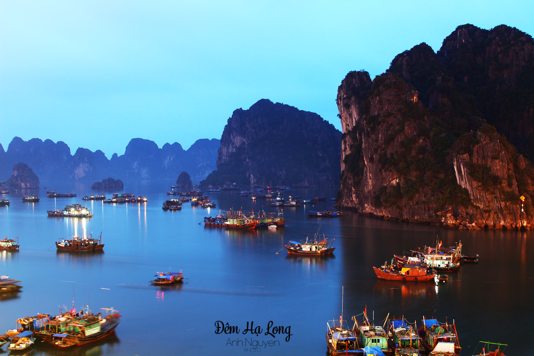 Canon EOS 700D (EOS Rebel T5i / EOS Kiss X7i) + EF28-70mm f/2.8L USM sample photo. Halong bay by night photography