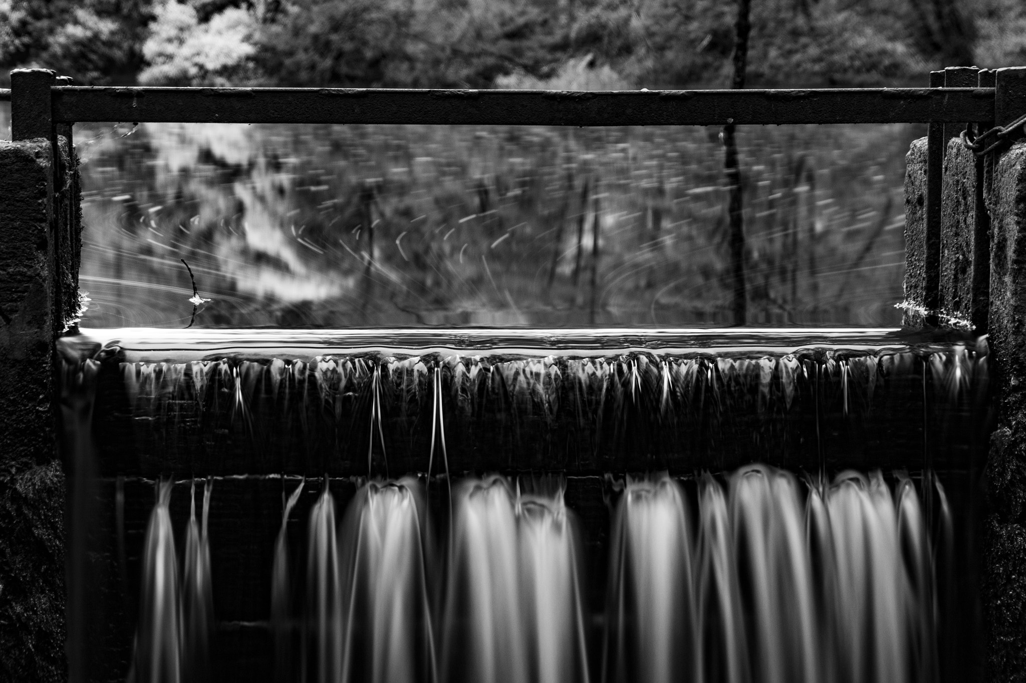 Sigma 17-70mm F2.8-4 DC Macro OS HSM sample photo. Minimalistic water flow photography