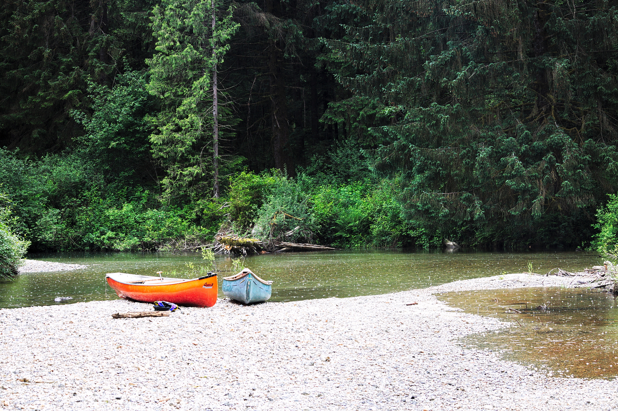 Canon EF-S 55-250mm F4-5.6 IS STM sample photo. Canoes photography