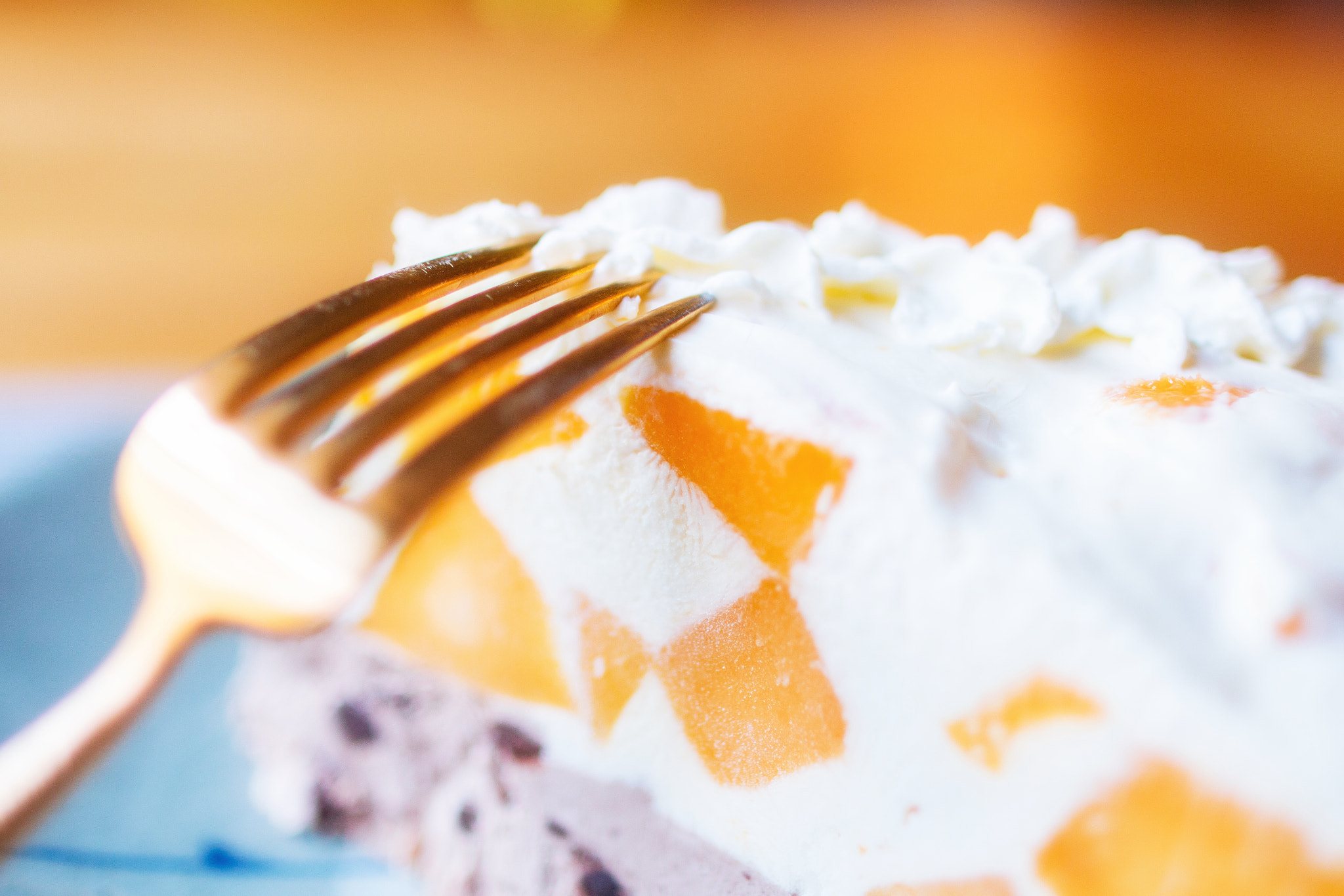 Canon EF 24mm F1.4L II USM sample photo. Mango cheese cake photography