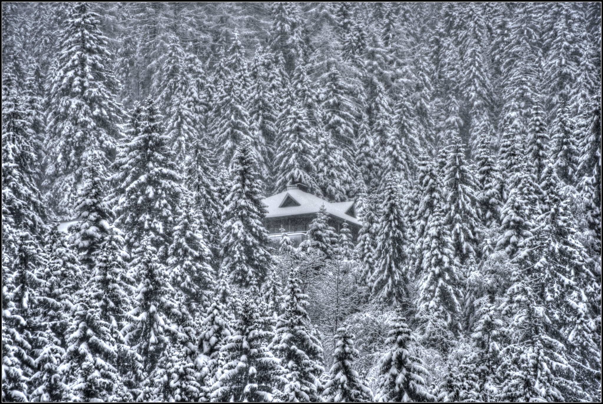 Sigma 50-500mm F4.5-6.3 DG OS HSM sample photo. Skihütte photography
