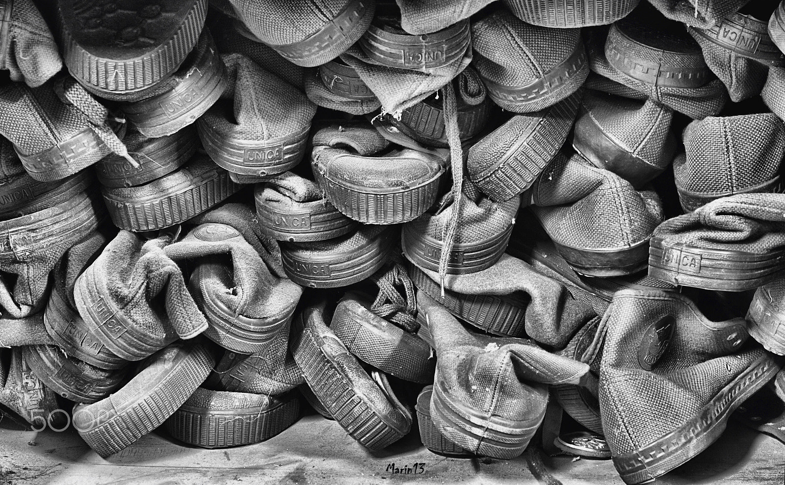 Sigma 70mm F2.8 EX DG Macro sample photo. Zapatillas photography