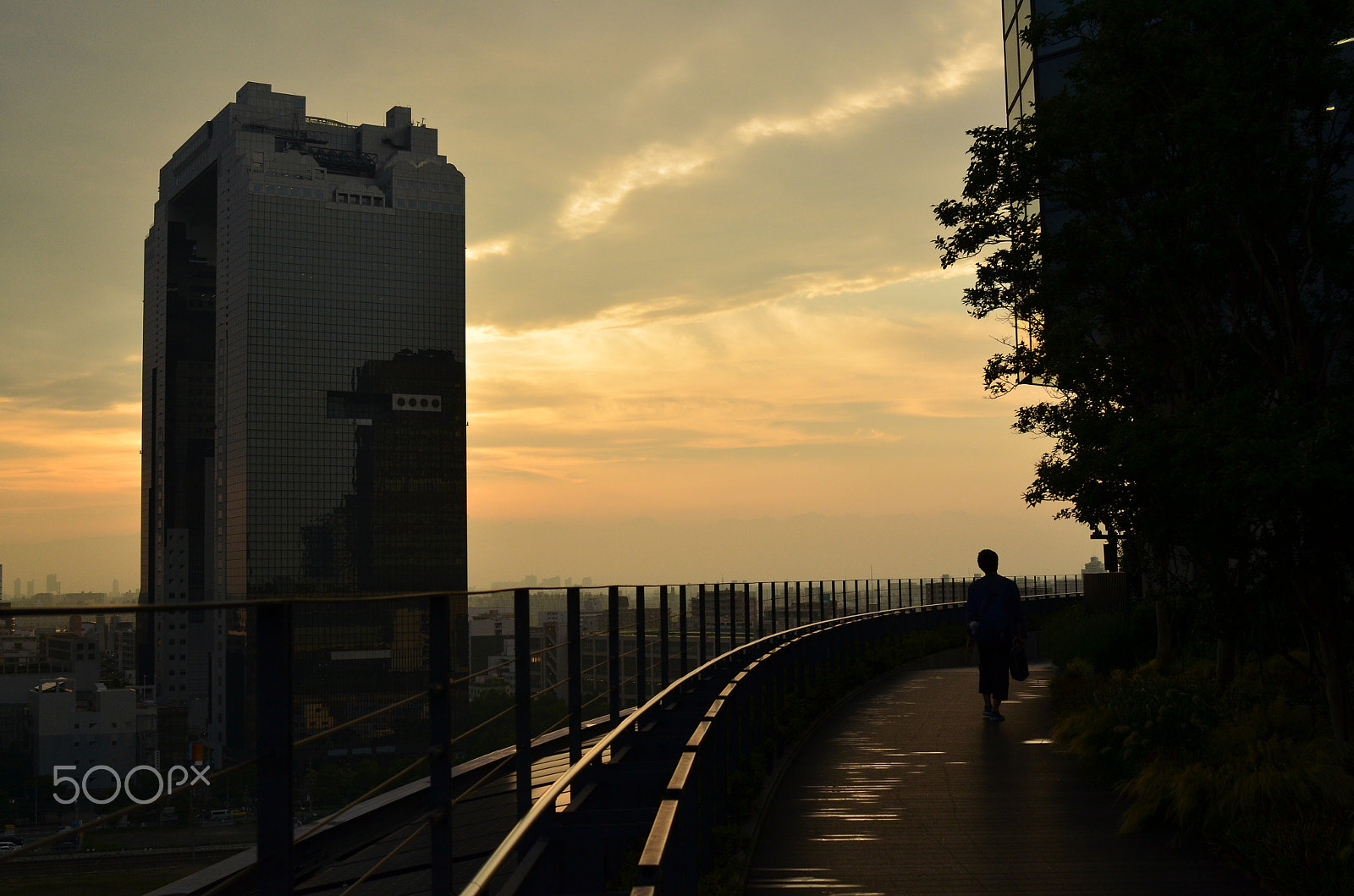 Nikon AF Nikkor 28mm F2.8D sample photo. The suset after the rain photography