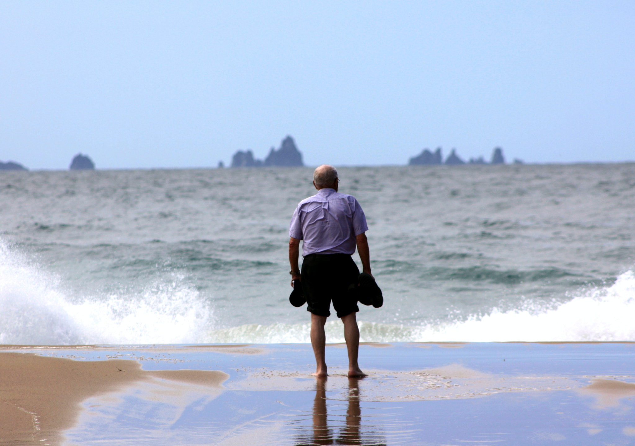Canon EF 75-300mm f/4-5.6 USM sample photo. Contemplating the horizon photography