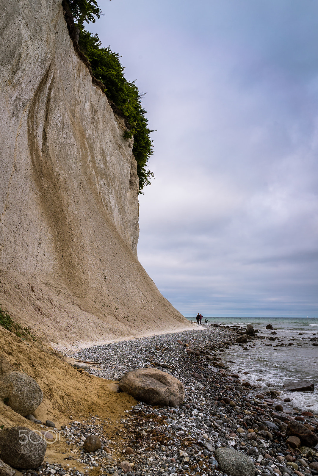 Sony FE 28mm F2 sample photo. Cliff, baltic sea photography