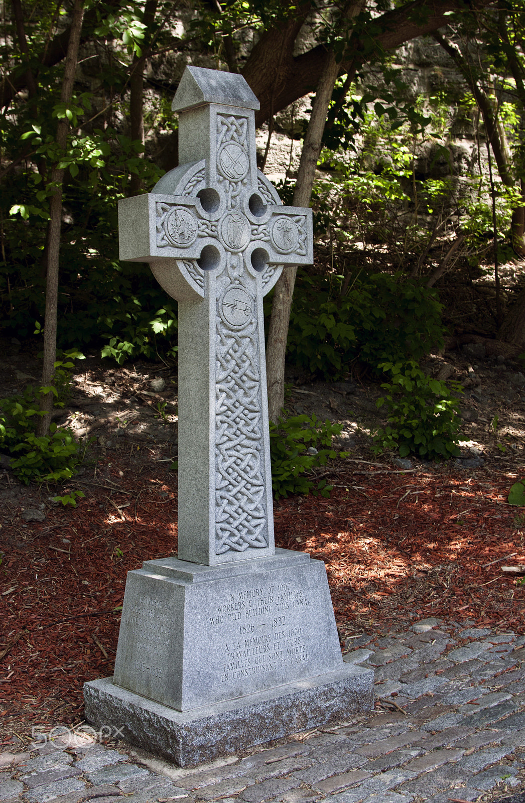 Canon EOS 450D (EOS Rebel XSi / EOS Kiss X2) sample photo. Rideau canal cross photography